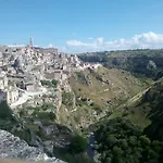 Le 2 Gravine Nei Sassi 度假居 *